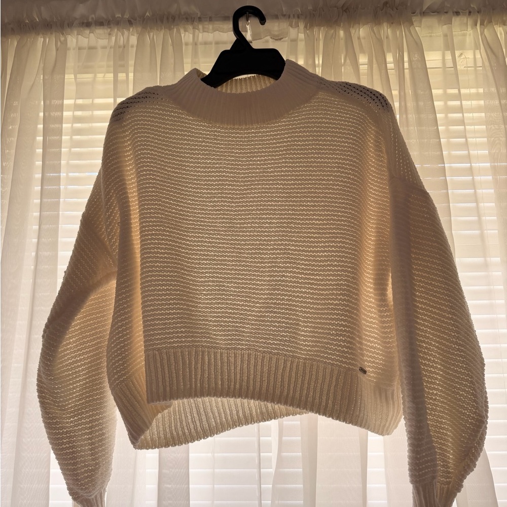 Hollister White Ribbed Cropped Knit Sweater